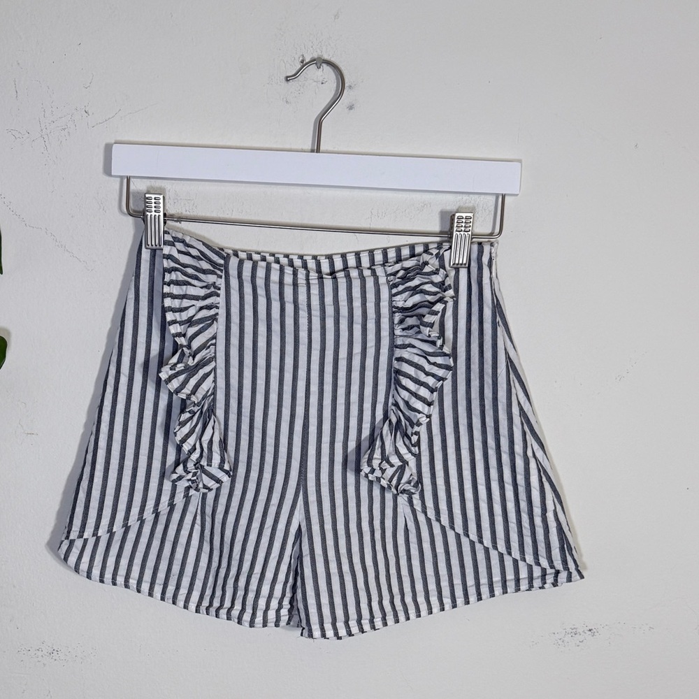 Zara Blue and White Searsucker Ruffle Front Shorts - {Small}